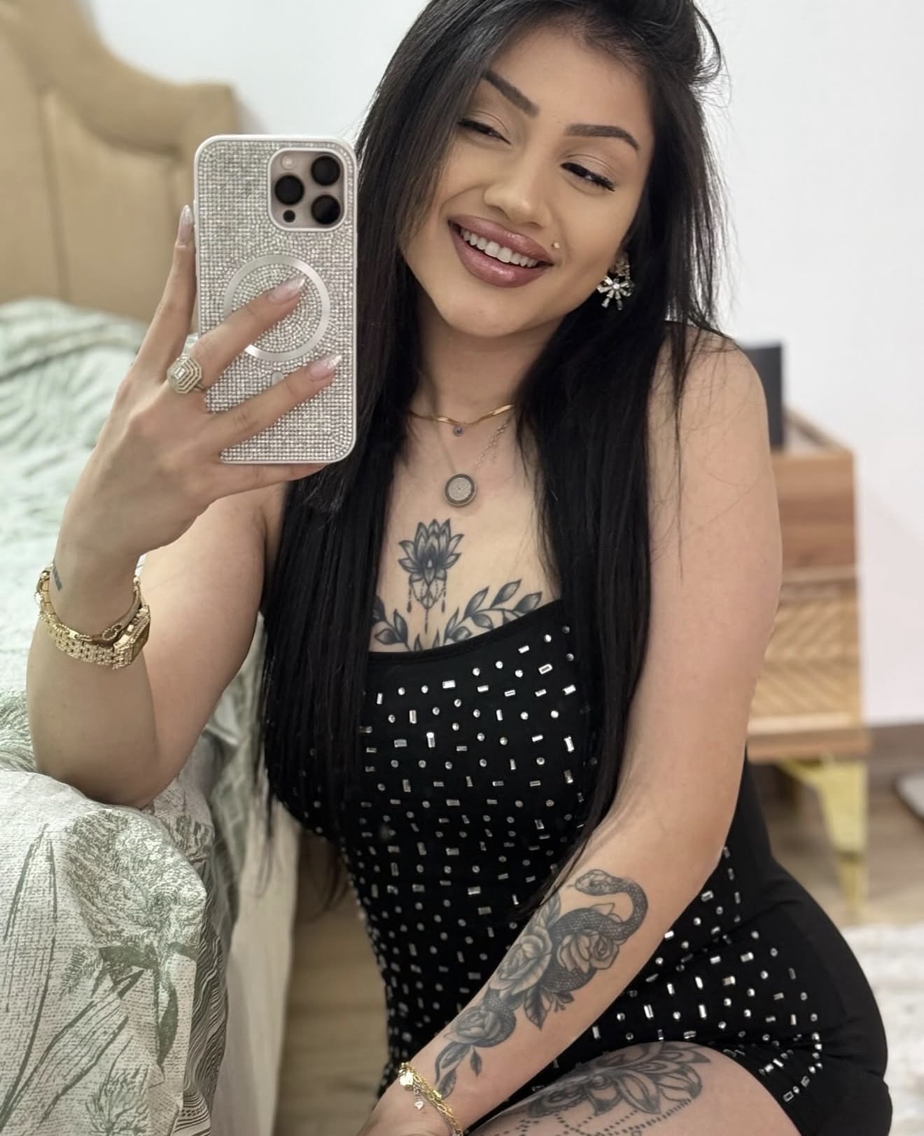 Camili İri Göğüslü Escort Bayan Hale